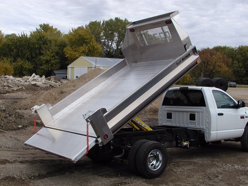 2025 Scott Tafco Equipment Aluminum Magnum Dump 2-3 Yard Capacity - Image 2