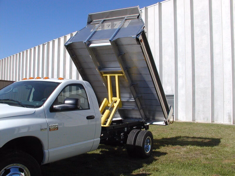 2025 Scott Tafco Equipment Aluminum Magnum Dump 2-3 Yard Capacity - Image 3