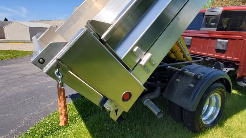2025 Scott Tafco Equipment Aluminum Magnum Contractor 2-5 Yard Capacity - Image 5